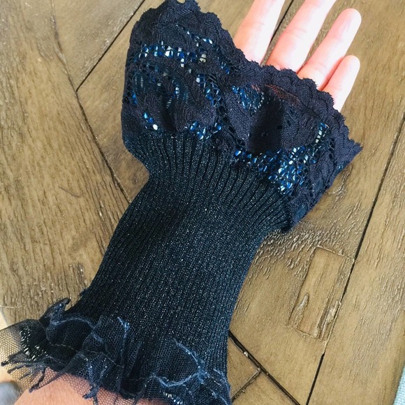 Handmade goth stretch lace black glovelet - Picture 9 of 9